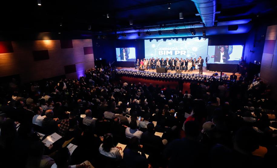 Segundo o secretário estadual de Infraestrutura e Logística, Sandro Alex, o Paraná foi o primeiro estado do Brasil a adotar a metodologia BIM e a estendê-la em um programa estadual a todos os municípios. Foto: Rodrigo Félix Leal / SEILSegundo o secretário estadual de Infraestrutura e Logística, Sandro Alex, o Paraná foi o primeiro estado do Brasil a adotar a metodologia BIM e a estendê-la em um programa estadual a todos os municípios. Foto: Rodrigo Félix Leal / SEIL