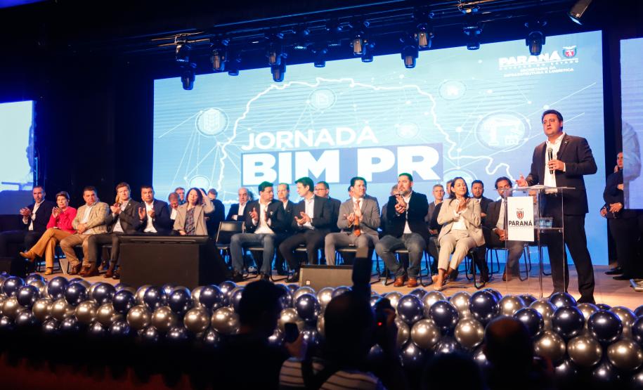 Mais agilidade, transparência e eficiência no planejamento e na execução das obras públicas. Com o objetivo de difundir estas boas práticas por todos os municípios, o governador Carlos Massa Ratinho Junior lançou nesta segunda-feira (21), no Museu Oscar Niemeyer, a Jornada BIM Paraná. Foto: Rodrigo Félix Leal / SEIL