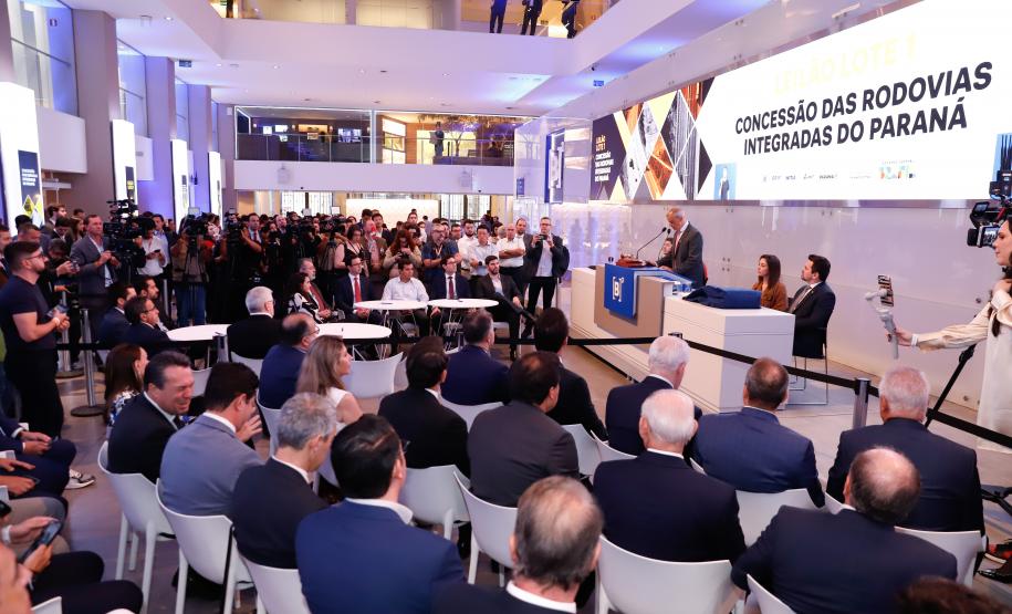 O leilão foi realizado nesta sexta-feira (25) na Bolsa de Valores, em São Paulo, e contou com a participação do governador Carlos Massa Ratinho Junior. Foto: Rodrigo Félix Leal / Seil