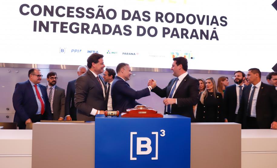 O leilão foi realizado nesta sexta-feira (25) na Bolsa de Valores, em São Paulo, e contou com a participação do governador Carlos Massa Ratinho Junior. Foto: Rodrigo Félix Leal / Seil