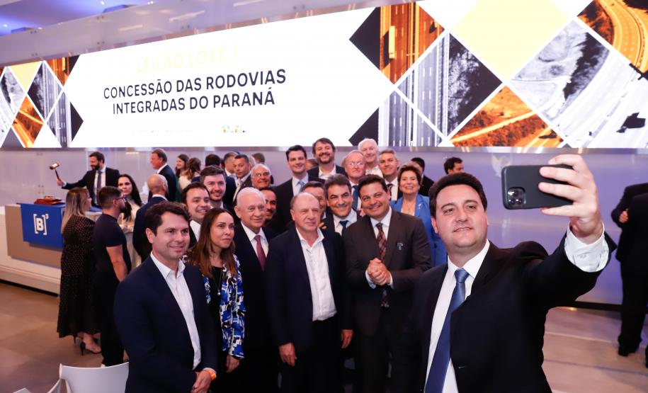 O leilão foi realizado nesta sexta-feira (25) na Bolsa de Valores, em São Paulo, e contou com a participação do governador Carlos Massa Ratinho Junior. Foto: Rodrigo Félix Leal / Seil