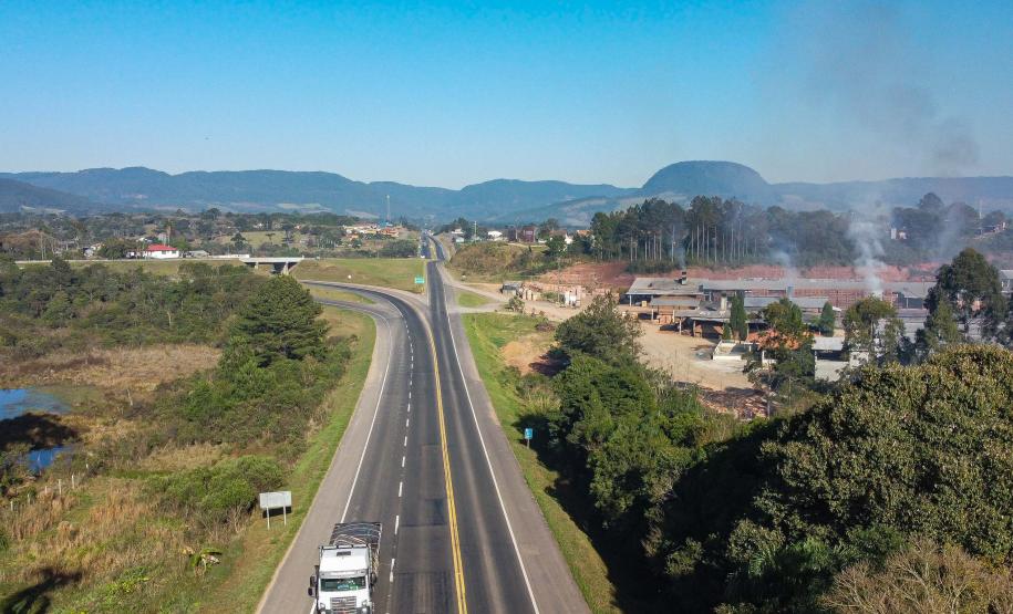 Leilão do 1º lote das novas concessões rodoviárias do Paraná será na próxima semana. Na foto, a BR-277 com a BR-376. Foto: Roberto Dziura Jr/AEN