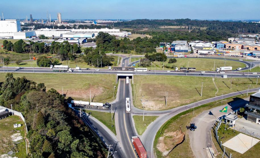 Leilão do 1º lote das novas concessões rodoviárias do Paraná será na próxima semana. Na foto, a BR-476 com a PR-423. Foto: Roberto Dziura Jr/AEN