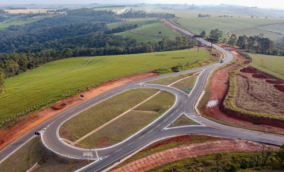 O governador Carlos Massa Ratinho Junior entregou oficialmente nesta quinta-feira (17) o Contorno Sul de Wenceslau Braz, no Norte Pioneiro.  Foto: Roberto Dziura Jr/AEN