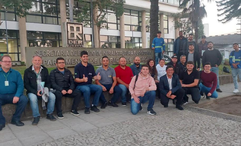 DER/PR firma parceria para realização de cursos e modernização de laboratório de asfalto Foto: DER-PR