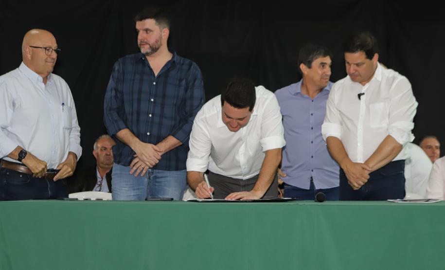 O governador Carlos Massa Ratinho Jr. participou da abertura da Efap - Exposição Feira Agropecuária e Industrial de Santo Antonio da Platina, onde participou da Assembleia Intinerante, recebeu prefeitos e lançou programa de melhorias para a região. Foto: Roberto Dziura Jr/AEN