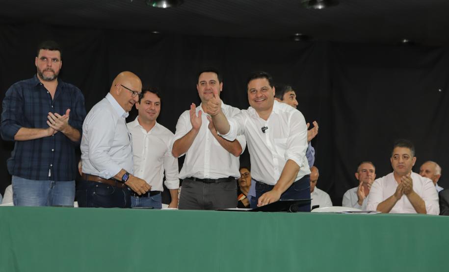 O governador Carlos Massa Ratinho Jr. participou da abertura da Efap - Exposição Feira Agropecuária e Industrial de Santo Antonio da Platina, onde participou da Assembleia Intinerante, recebeu prefeitos e lançou programa de melhorias para a região. Foto: Roberto Dziura Jr/AEN