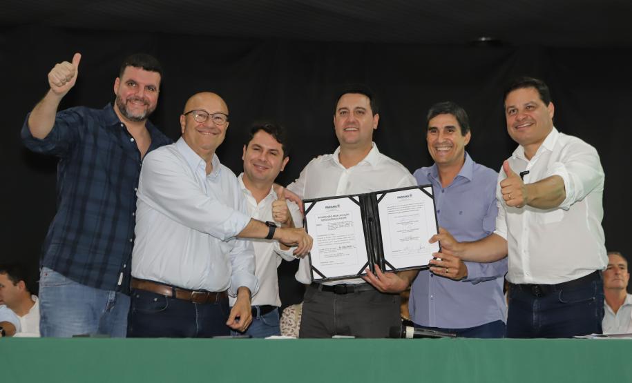 O governador Carlos Massa Ratinho Jr. participou da abertura da Efap - Exposição Feira Agropecuária e Industrial de Santo Antonio da Platina, onde participou da Assembleia Intinerante, recebeu prefeitos e lançou programa de melhorias para a região. Foto: Roberto Dziura Jr/AEN