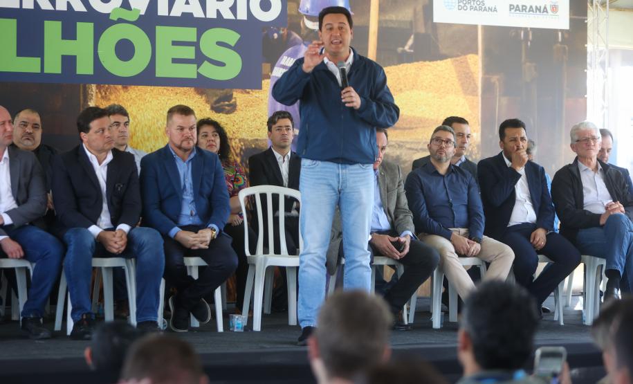 Governador Carlos massa ratinho Júnior recebe projeto executivo do Moegão do Paraná Foto: Gilson Abreu/AEN