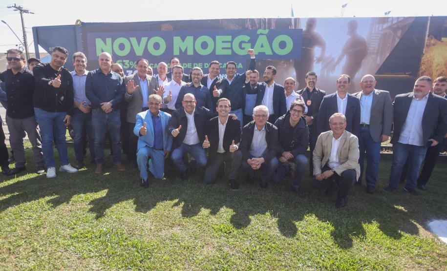 Governador Carlos massa ratinho Júnior recebe projeto executivo do Moegão do Paraná Foto: Gilson Abreu/AEN