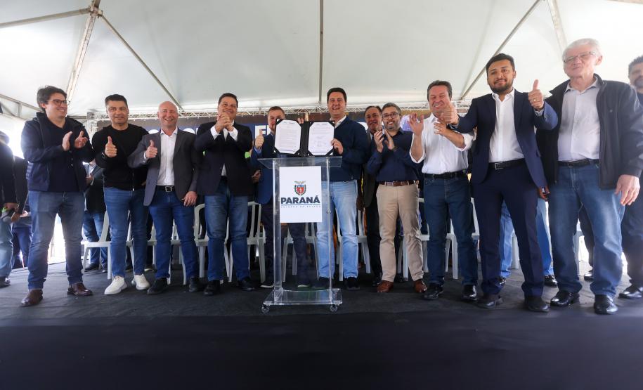 Governador Carlos massa ratinho Júnior recebe projeto executivo do Moegão do Paraná Foto: Gilson Abreu/AEN