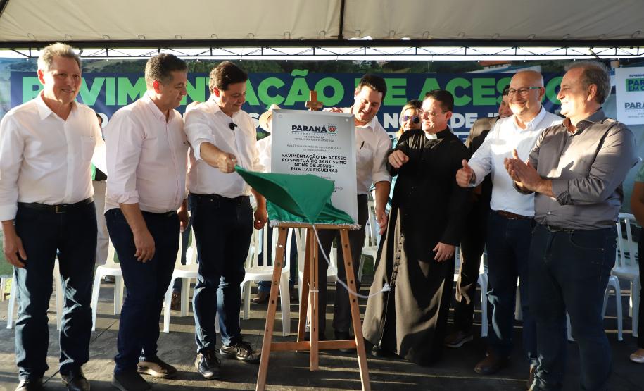 Governador inaugura nova pavimentação do acesso ao santuário de Joaquim Távora Foto: Ari Dias/AEN