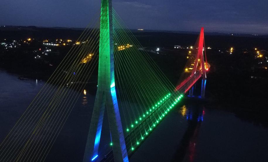 Teste de iluminação cênica marca fim dos trabalhos na Ponte da Integração Brasil Foto: DER-PR