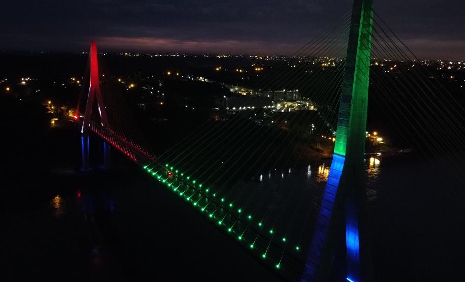 Teste de iluminação cênica marca fim dos trabalhos na Ponte da Integração Brasil Foto: DER-PR