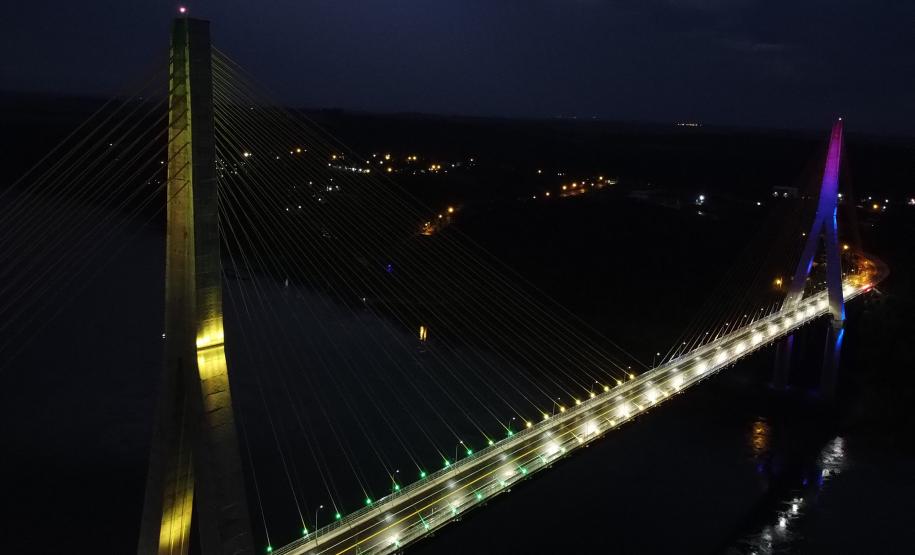 Teste de iluminação cênica marca fim dos trabalhos na Ponte da Integração Brasil Foto: DER-PR