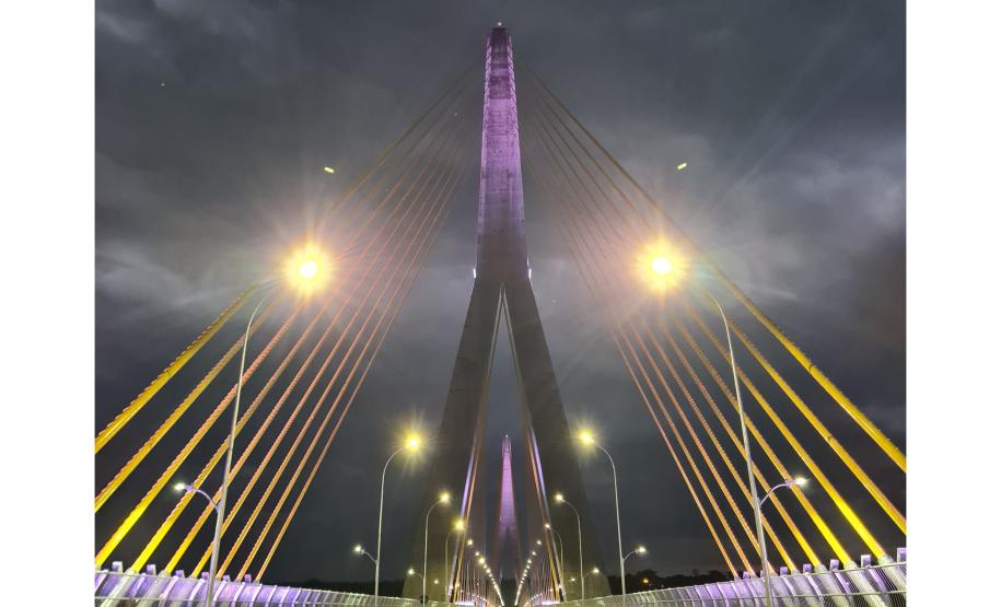 Teste de iluminação cênica marca fim dos trabalhos na Ponte da Integração Brasil Foto: DER-PR