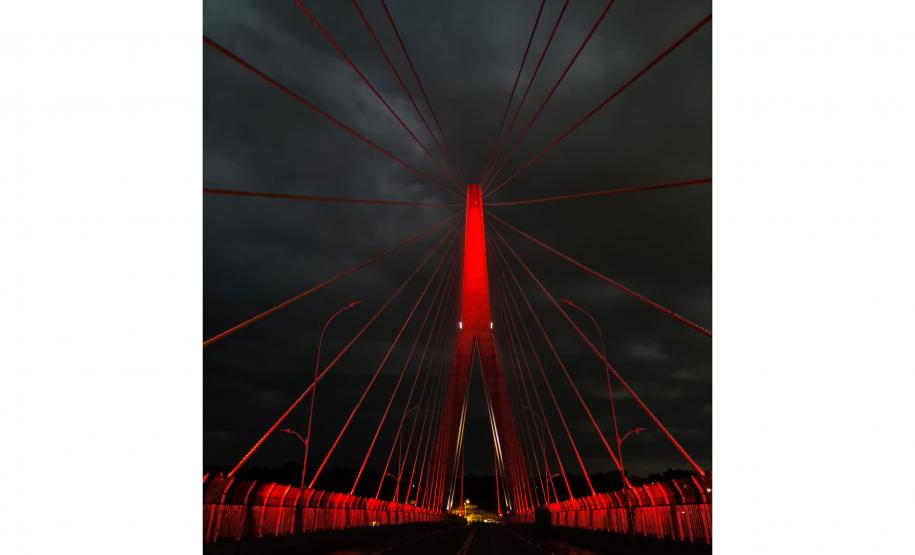 Teste de iluminação cênica marca fim dos trabalhos na Ponte da Integração Brasil Foto: DER-PR