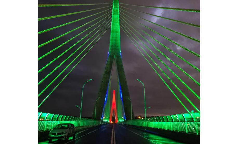 Teste de iluminação cênica marca fim dos trabalhos na Ponte da Integração Brasil Foto: DER-PR