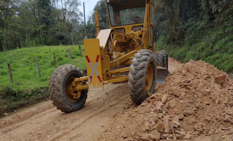 Estrada do Cerne recebe serviços de conservação em Campo Largo Foto: DER