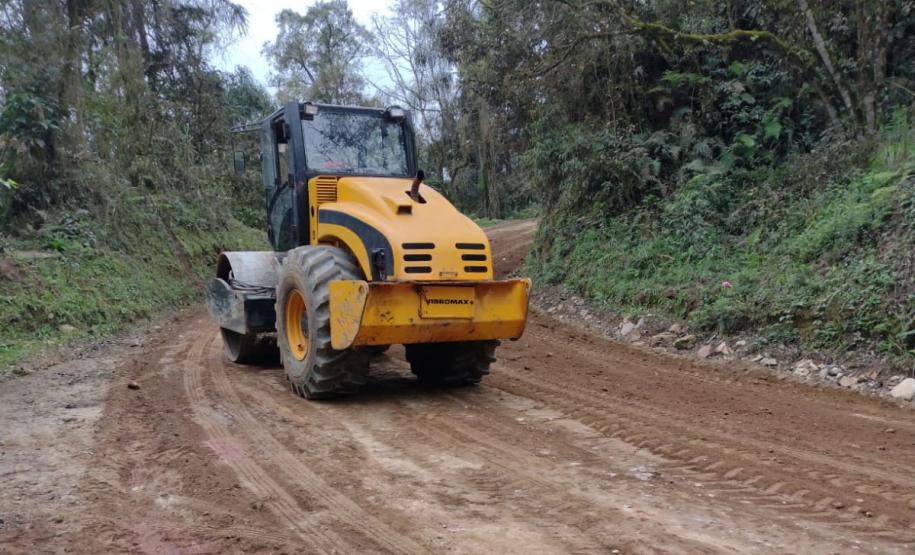 Estrada do Cerne recebe serviços de conservação em Campo Largo Foto: DER