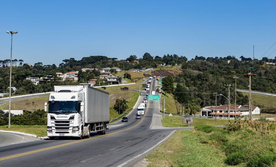 Leilão do 1º lote das novas concessões rodoviárias do Paraná será na próxima semana. Na foto, a PR-418 - Almirante Tamandaré. Foto: Roberto Dziura Jr/AEN