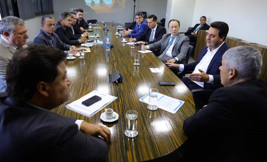 O governador Carlos Massa Ratinho Junior se reuniu nesta quarta-feira (9), em Brasília, com a diretoria da Infraero para discutir uma parceria que busca modernizar os aeroportos regionais do Paraná.  Foto: Jonathan Campos/AEN