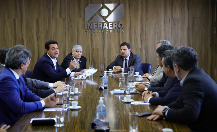 O governador Carlos Massa Ratinho Junior se reuniu nesta quarta-feira (9), em Brasília, com a diretoria da Infraero para discutir uma parceria que busca modernizar os aeroportos regionais do Paraná.  Foto: Jonathan Campos/AEN