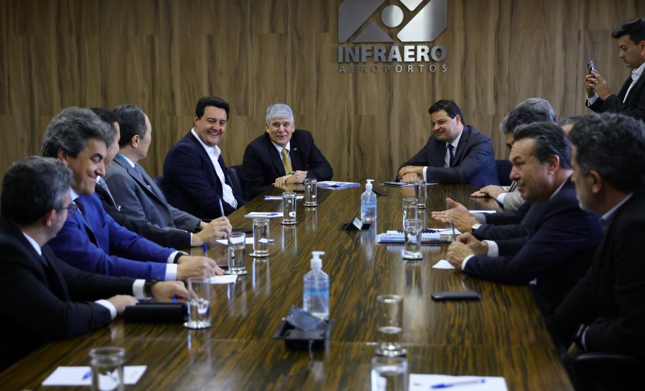O governador Carlos Massa Ratinho Junior se reuniu nesta quarta-feira (9), em Brasília, com a diretoria da Infraero para discutir uma parceria que busca modernizar os aeroportos regionais do Paraná.  Foto: Jonathan Campos/AEN