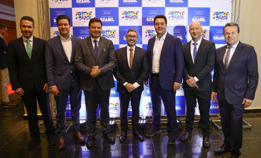 Governador Carlos Massa Ratinho Junior participa da quarta edição do Prêmio Portos + Brasil, promovida pelo Ministério de Portos e Aeroportos na noite desta quarta-feira (9), em Brasília.  Foto: Jonathan Campos/AEN