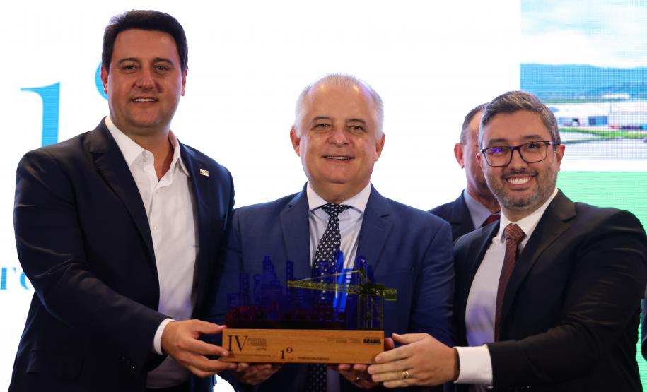 Governador Carlos Massa Ratinho Junior participa da quarta edição do Prêmio Portos + Brasil, promovida pelo Ministério de Portos e Aeroportos na noite desta quarta-feira (9), em Brasília.  Foto: Jonathan Campos/AEN