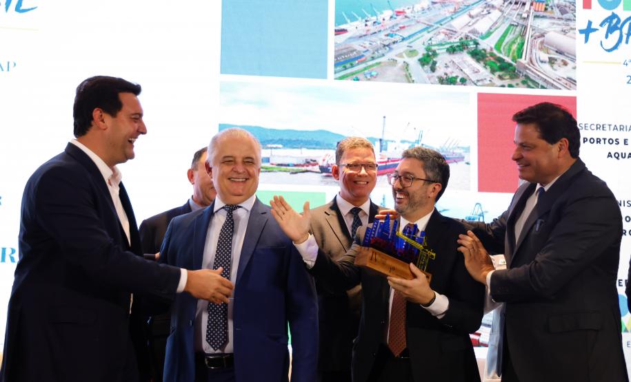 Governador Carlos Massa Ratinho Junior participa da quarta edição do Prêmio Portos + Brasil, promovida pelo Ministério de Portos e Aeroportos na noite desta quarta-feira (9), em Brasília.  Foto: Jonathan Campos/AEN