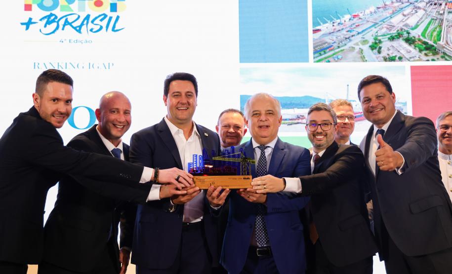 Governador Carlos Massa Ratinho Junior participa da quarta edição do Prêmio Portos + Brasil, promovida pelo Ministério de Portos e Aeroportos na noite desta quarta-feira (9), em Brasília.  Foto: Jonathan Campos/AEN