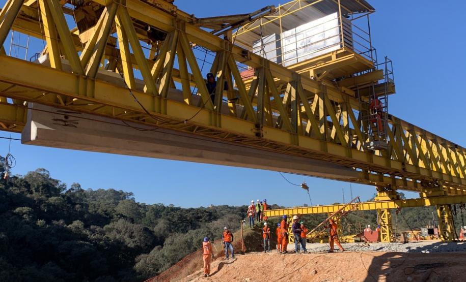 Transporte de vigas para pontes da Rodovia dos Minérios segue até o dia 22 Foto: DER-PR