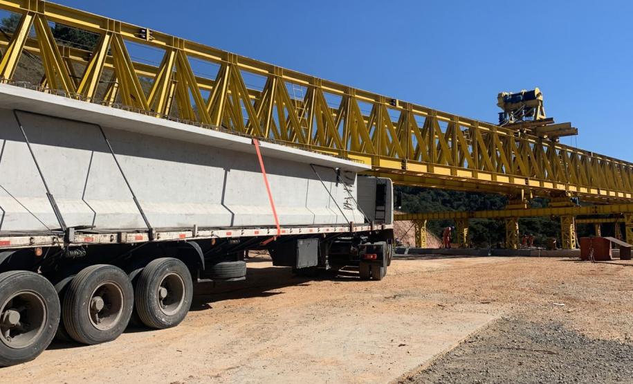 Transporte de vigas para pontes da Rodovia dos Minérios segue até o dia 22 Foto: DER-PR