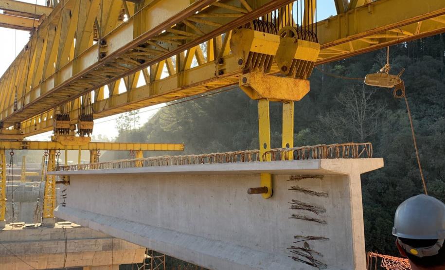 Transporte de vigas para pontes da Rodovia dos Minérios segue até o dia 22 Foto: DER-PR