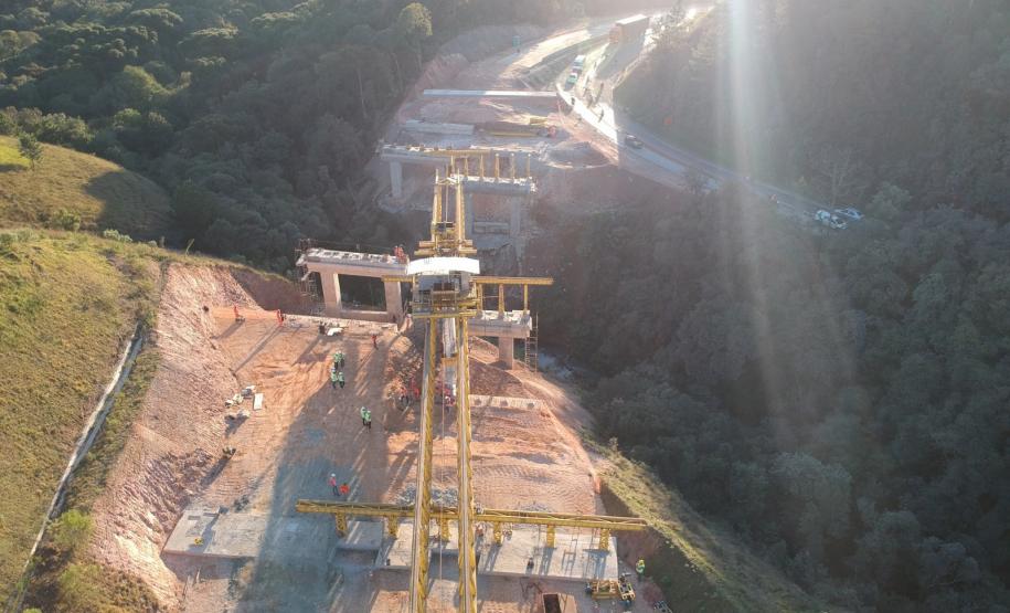 Transporte de vigas para pontes da Rodovia dos Minérios segue até o dia 22 Foto: DER-PR