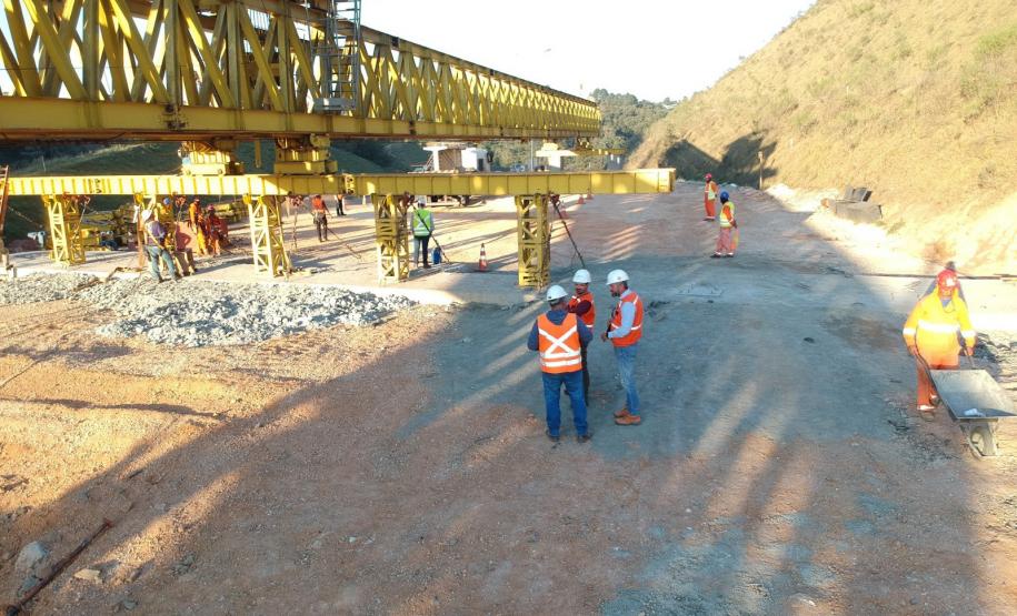 Transporte de vigas para pontes da Rodovia dos Minérios segue até o dia 22 Foto: DER-PR