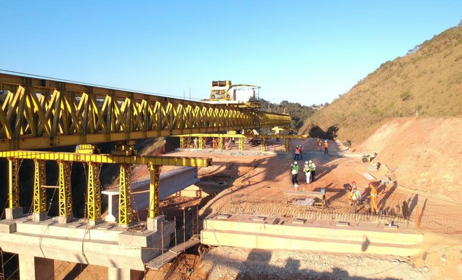 Transporte de vigas para pontes da Rodovia dos Minérios segue até o dia 22 Foto: DER-PR