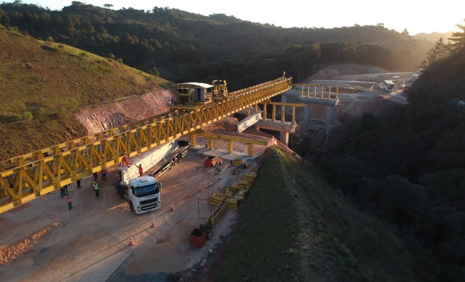 Transporte de vigas para pontes da Rodovia dos Minérios segue até o dia 22 Foto: DER-PR