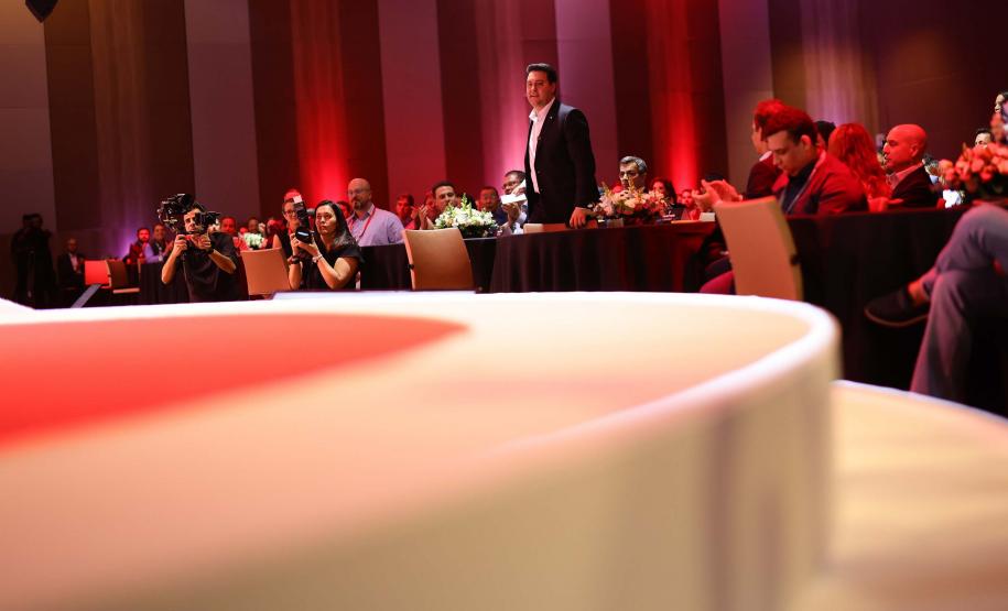 O governador Carlos Massa Ratinho Junior participou nesta quarta-feira (23), em São Paulo, de uma conferência promovida pelo banco Santander e destacou o avanço das concessões para a transformar a infraestrutura do Estado. Foto: Jonathan Campos/AEN