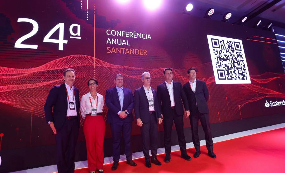 O governador Carlos Massa Ratinho Junior participou nesta quarta-feira (23), em São Paulo, de uma conferência promovida pelo banco Santander e destacou o avanço das concessões para a transformar a infraestrutura do Estado. Foto: Jonathan Campos/AEN