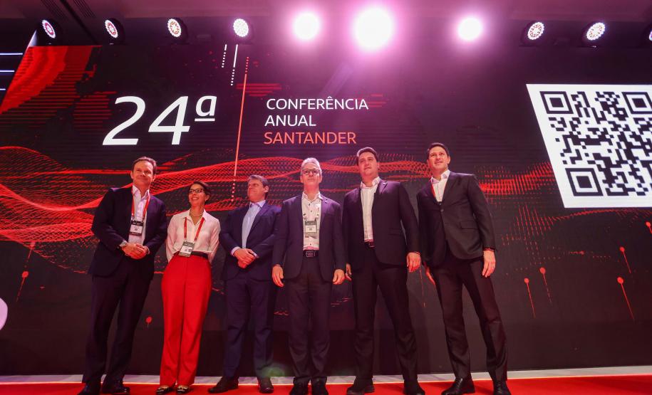 O governador Carlos Massa Ratinho Junior participou nesta quarta-feira (23), em São Paulo, de uma conferência promovida pelo banco Santander e destacou o avanço das concessões para a transformar a infraestrutura do Estado. Foto: Jonathan Campos/AEN