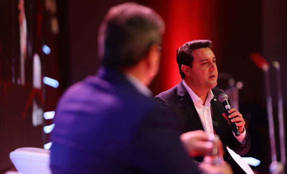 O governador Carlos Massa Ratinho Junior participou nesta quarta-feira (23), em São Paulo, de uma conferência promovida pelo banco Santander e destacou o avanço das concessões para a transformar a infraestrutura do Estado. Foto: Jonathan Campos/AEN