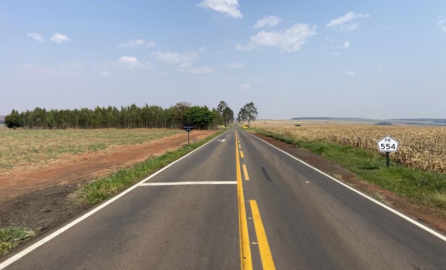 Com investimento de R$ 375,5 mil, DER-PR reforça sinalização viária em trecho da PR-554 Foto: DER-PR