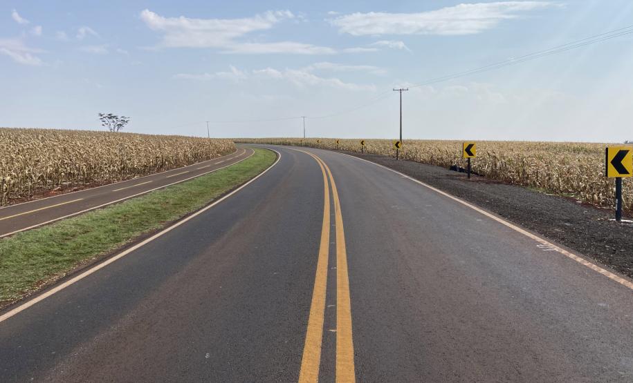 Com investimento de R$ 375,5 mil, DER-PR reforça sinalização viária em trecho da PR-554 Foto: DER-PR