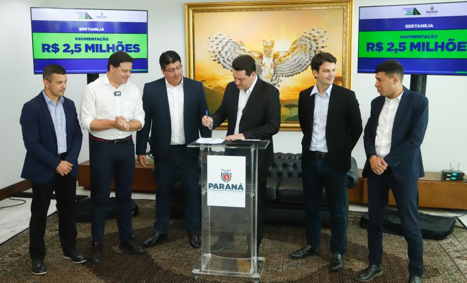 Asfalto Novo, Vida Nova: governador libera R$ 45,3 milhões para 11 municípios Foto: Rodrigo Félix Leal / SEIL