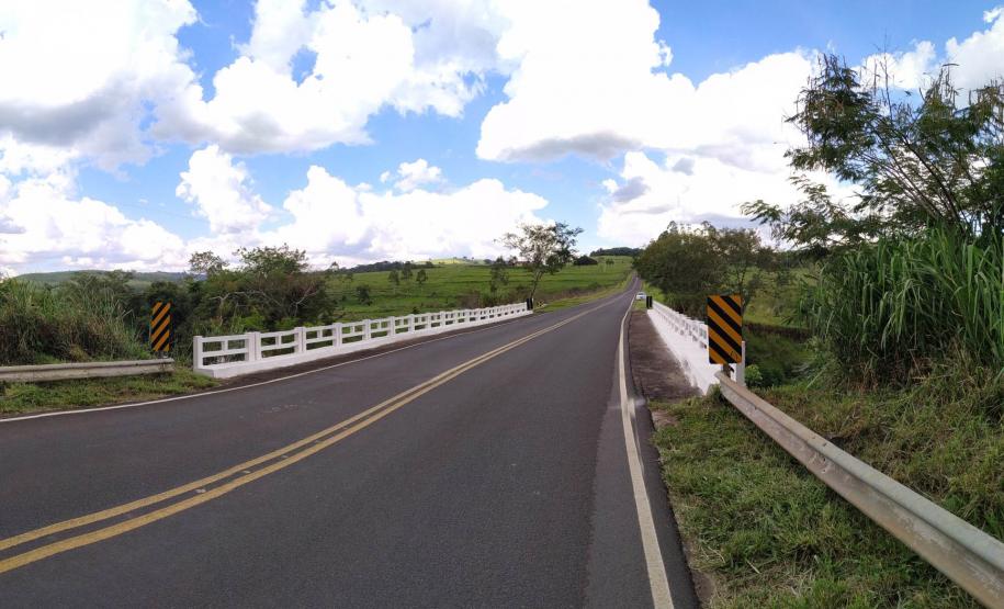 Governo do Paraná assina contrato de R$ 7,6 mi para reforma de pontes no Norte Pioneiro - Ponte Rio Anhumas PR-431 em Ribeirão Claro Foto: DER-PR