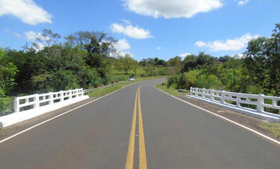 Governo do Paraná assina contrato de R$ 7,6 mi para reforma de pontes no Norte Pioneiro - Ponte Rio Ouro Grande PR-431 em Jacarezinho Foto: DER-PR