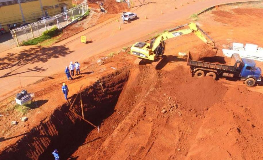 Drenagem e terraplenagem marcam avanço das obras do Viaduto da PUC em Londrina Foto: DER-PR
