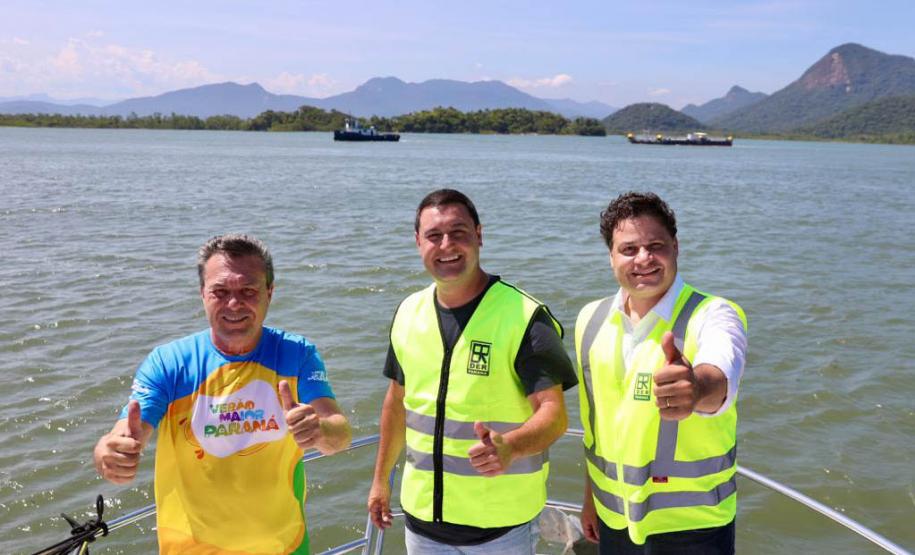 Obra da Ponte de Guaratuba-Matinhos recebe nova balsa de apoio marítimo  Foto: Rodrigo Félix Leal/SEILPR
